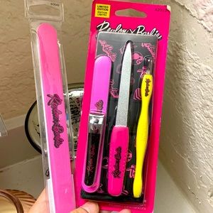 Revlon X Barbie limited edition manicure esenciales kit